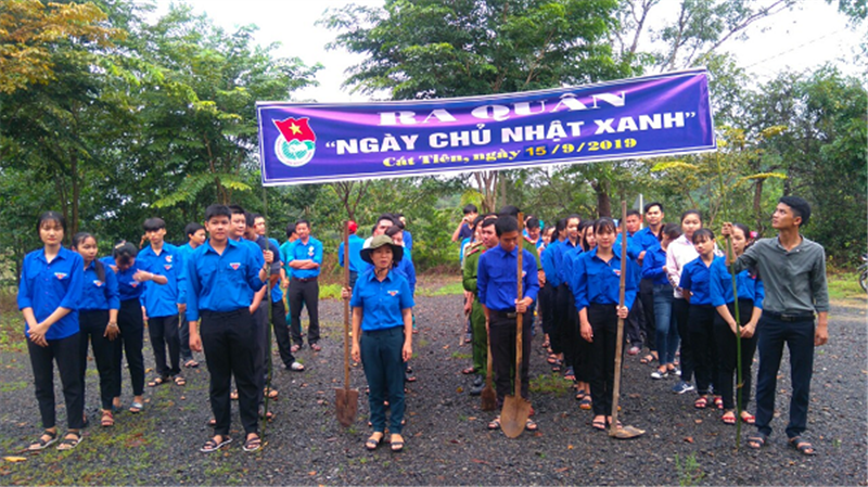 Đoàn viên, thanh niên tham dự lễ ra quân “Ngày Chủ nhật Xanh” tại khu Di tích