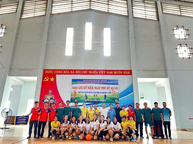 CĐCS Khối kinh tế tổ chức giao lưu bóng chuyền hơi nữ