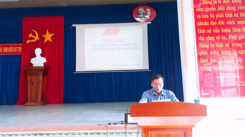 Đ/c Dương Hùng Cường - UVBTV, Trưởng Ban Dân vận Huyện ủy, Chủ tịch UBMTTQVN huyện phát biểu khai mạc