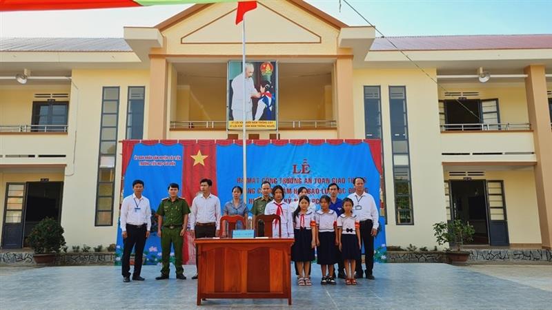 Ra mắt Tổ tự quản thực hiện mô hình “Cổng trường an toàn giao thông” tại Trường Tiểu học Gia Viễn