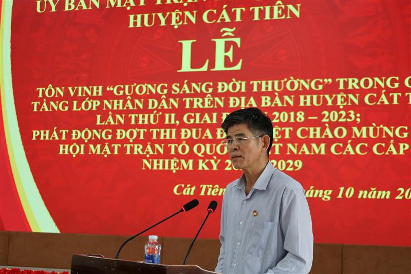 Trưởng Ban Dân vận Huyện ủy, Chủ tịch UBMTTQ Việt Nam huyện Nguyễn Văn Thanh phát động đợt thi đua