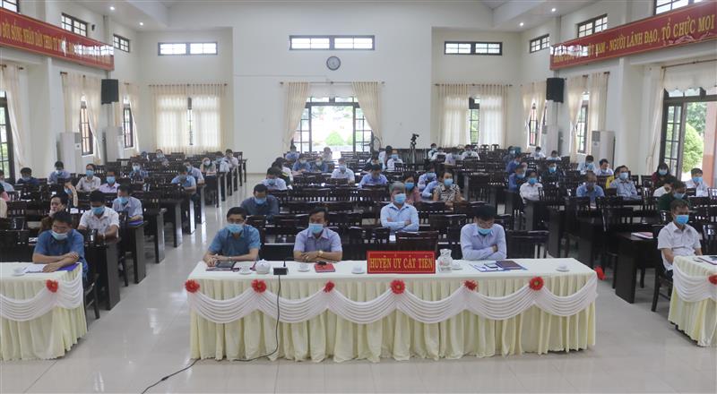 Toàn cảnh hội nghị tại điểm cầu Cát Tiên