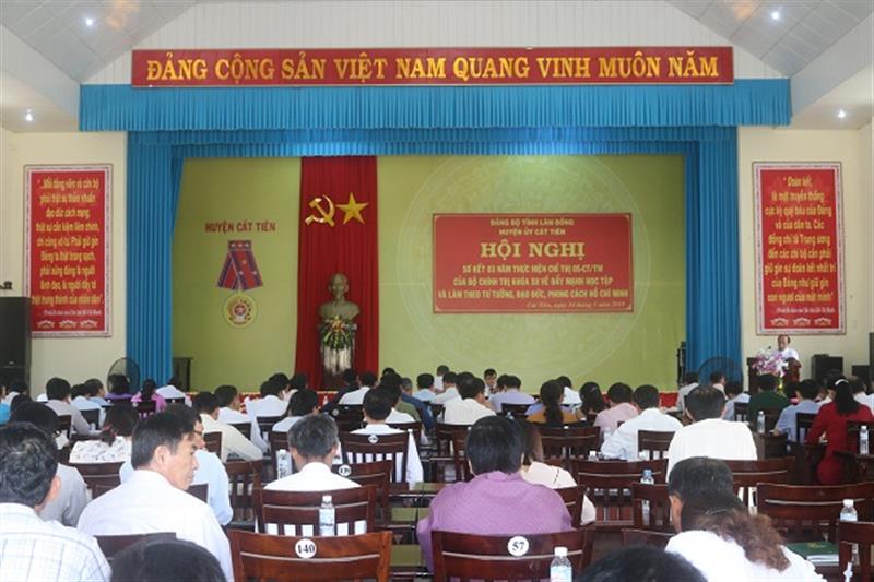 Ảnh: Quang cảnh Hội nghị