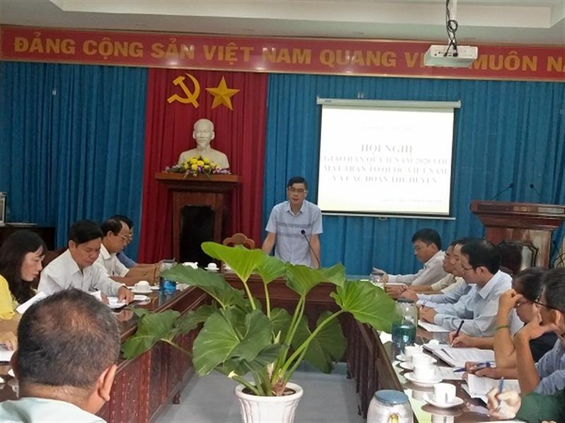 Đồng chí Nguyễn Khắc Bình – Phó Bí thư Thường trực Huyện ủy phát biểu tại hội nghị