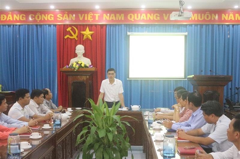 Đồng chí Nguyễn Khắc Bình –Bí thư Huyện ủy phát biểu giao nhiệm vụ