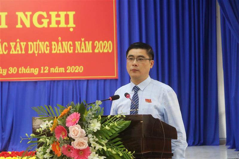 Đồng chí Nguyễn Khắc Bình - Tỉnh ủy viên, Bí thư Huyện ủy phát biểu chỉ đạo tại hội nghị (ảnh VT)