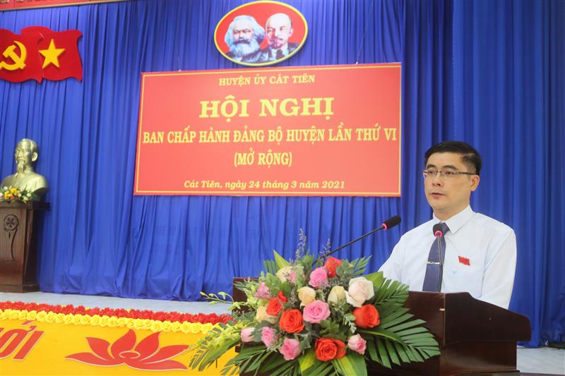 Ảnh: đồng chí Nguyễn Khắc Bình - Tỉnh ủy viên, Bí thư Huyện ủy phát biểu chỉ đạo tại hội nghị
