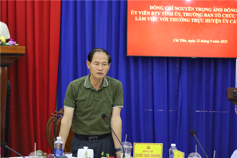  Trưởng Ban Tổ chức Tỉnh ủy Nguyễn Trọng Ánh Đông phát biểu chỉ đạo tại buổi làm việc