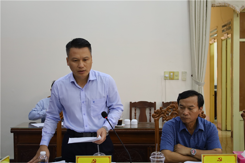 Bí thư Huyện ủy Nguyễn Tiến Dũng phát biểu tại buổi làm việc