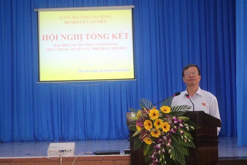 Ảnh: đồng chí Ngô Xuân Hiển - Tỉnh ủy viên, Bí thư Huyện ủy, Chủ tịch Hội đồng nhân dân huyện phát biểu chỉ đạo tại hội nghị