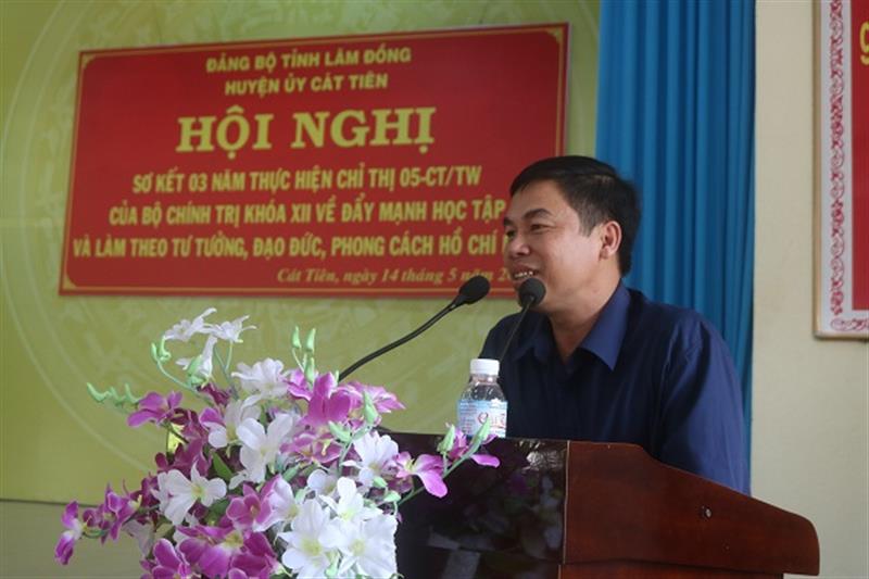 Ảnh: Đồng chí Nghiêm Xuân Đức - Phó Trưởng Ban Tuyên giáo Tỉnh ủy phát biểu tại Hội nghị